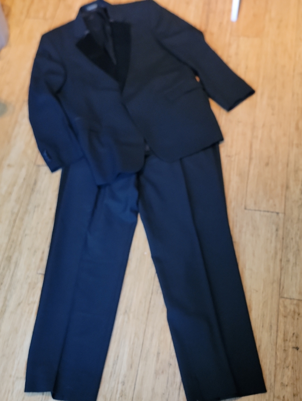 Classic Tuxedo Men's Suit Jacket & Trousers